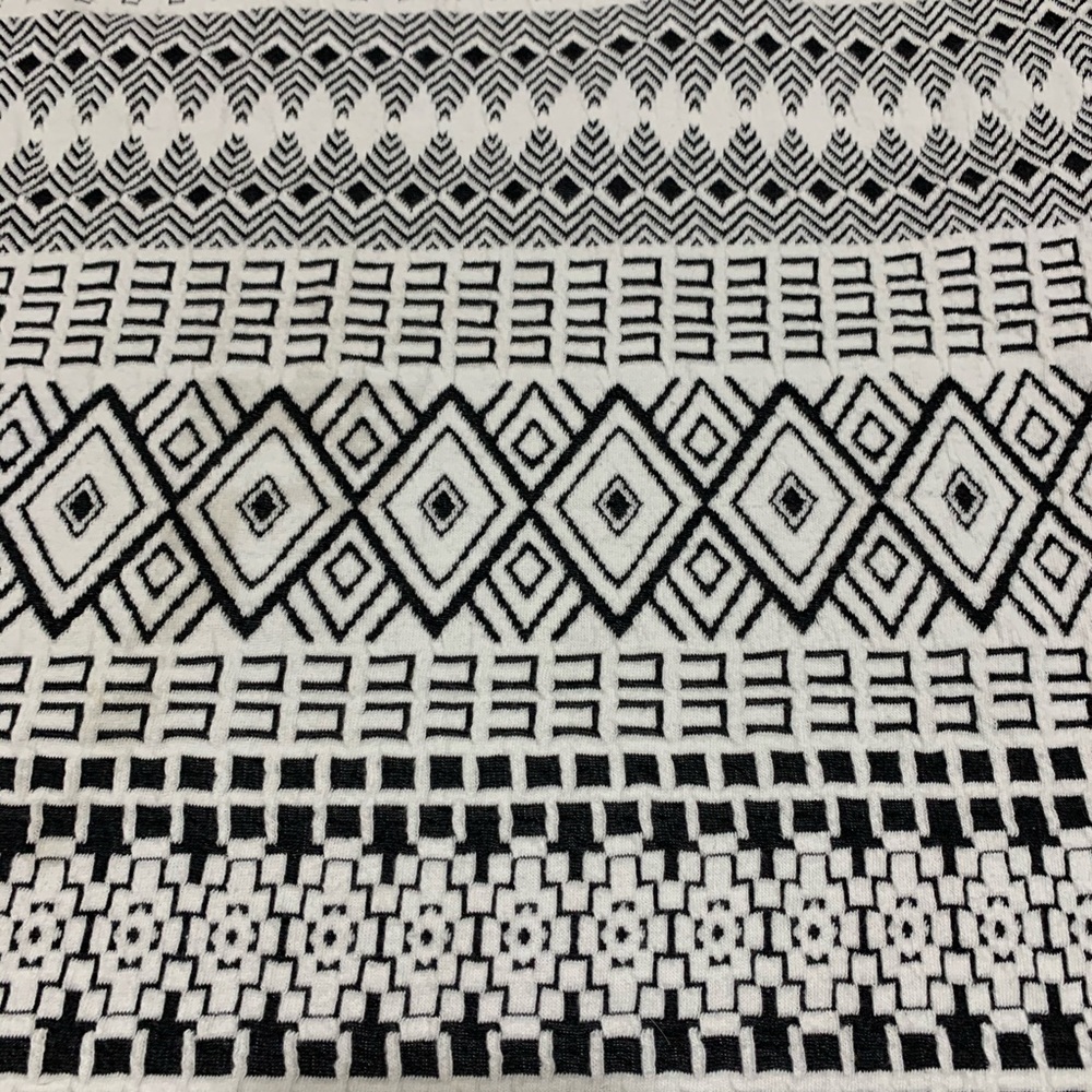 Lovely Day Black & White Patterned Bodycon Skirt Size Medium - Picture 3 of 8